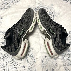 Nike Air Max Plus Black/Electric Green Men’s Size 11